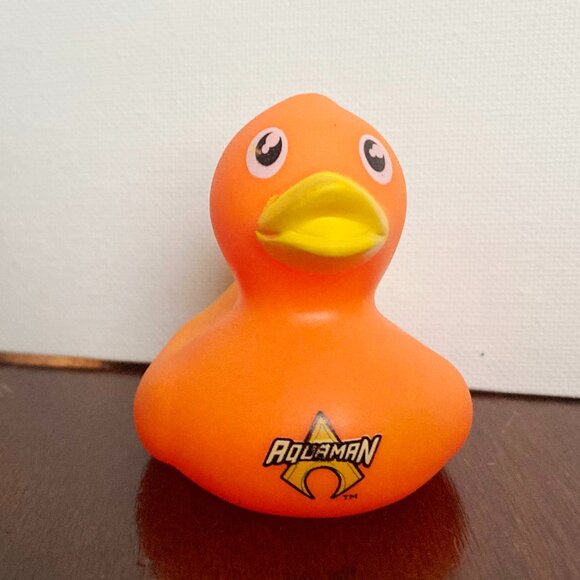 The Aquaman Duck 2" Rubber Duck Jeep Duck/Bath Toy Warner Bros DC - Picture 1 of 4